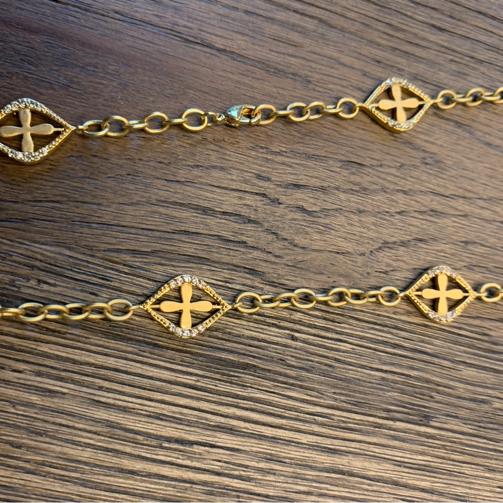 Gold link necklace